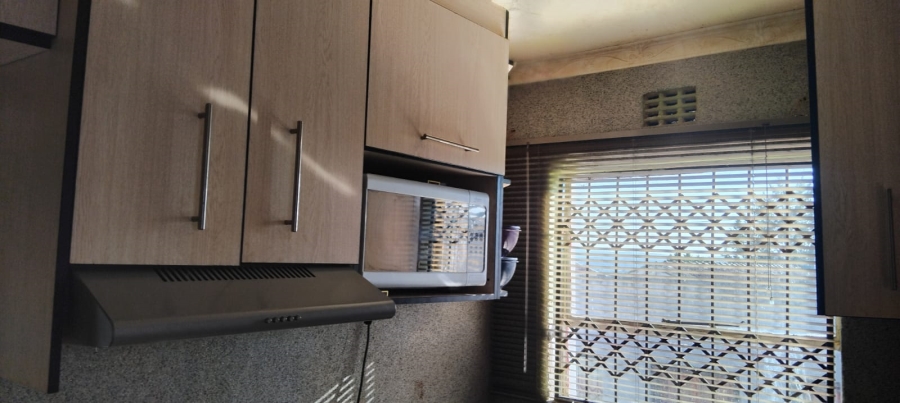 2 Bedroom Property for Sale in Phakamisa Eastern Cape